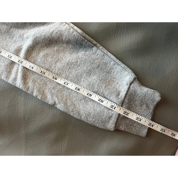 Stranger Things MED Hawkins High Tigers Crew Neck Long Sleeve EUC - Picture 7 of 7